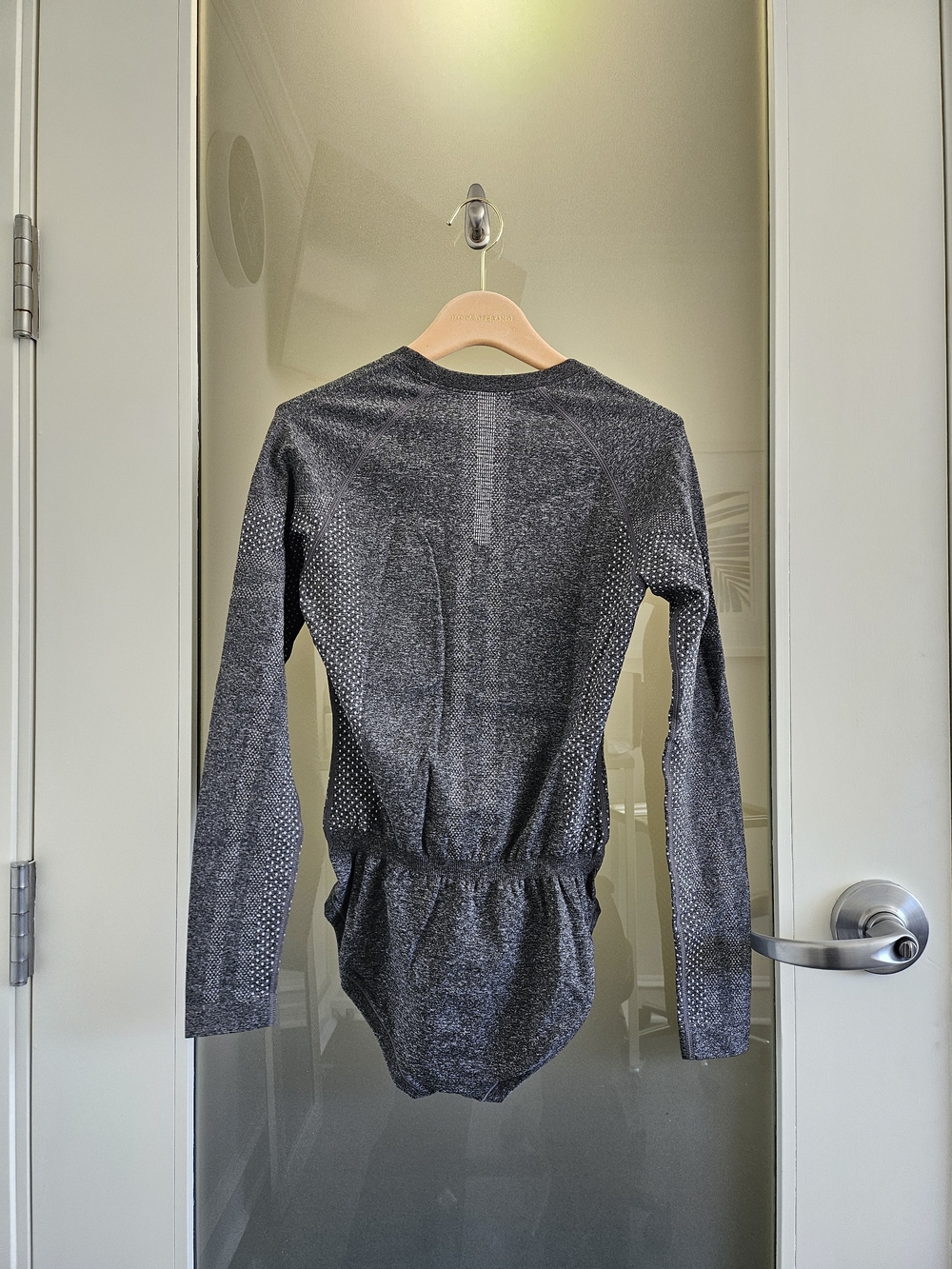 FIGS Women's Charcoal Gray Seamless Long-Sleeve Bodysuit - Picture 3 of 4